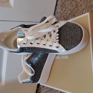 Michael Knors size 6.5 glitter chain mesh sneakers